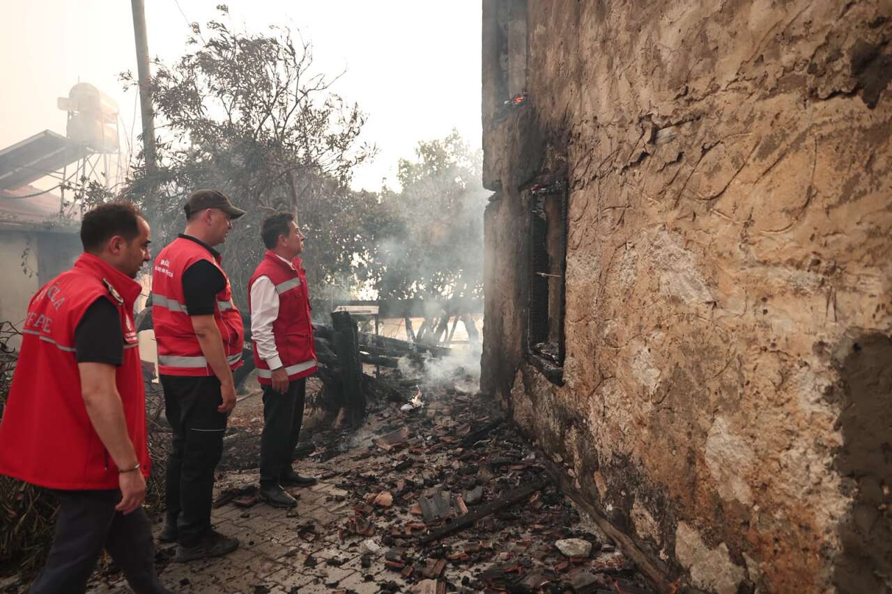 Muğla Büyükşehir Belediyesi, Seydikemer ve Fethiye’deki Yangınlara Tüm Birimleriyle Müdahale Ediyor 10